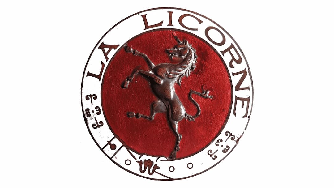 corre la licorne history logo